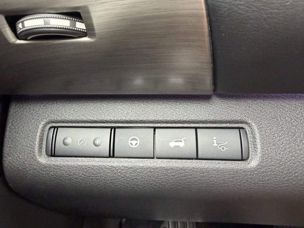 Used 2024 Nissan Pathfinder Platinum w/ Cargo Package image 25