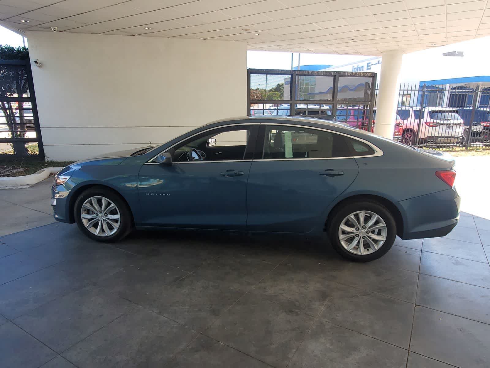 Used 2025 Chevrolet Malibu LT FWD image 3