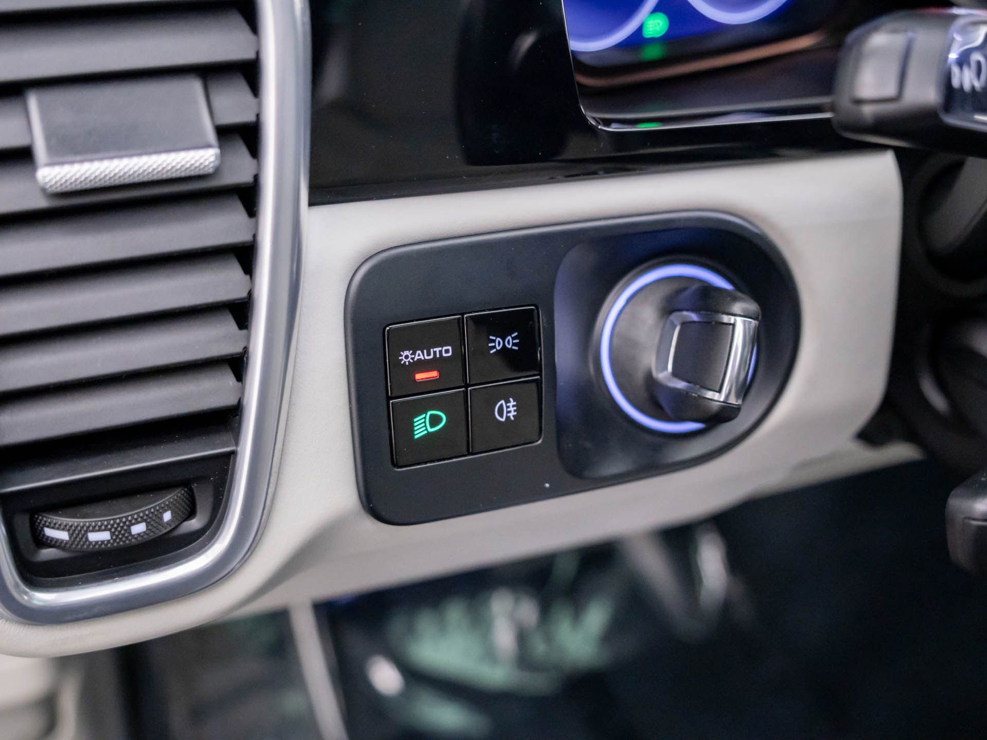 Used 2021 Porsche Cayenne GTS image 23