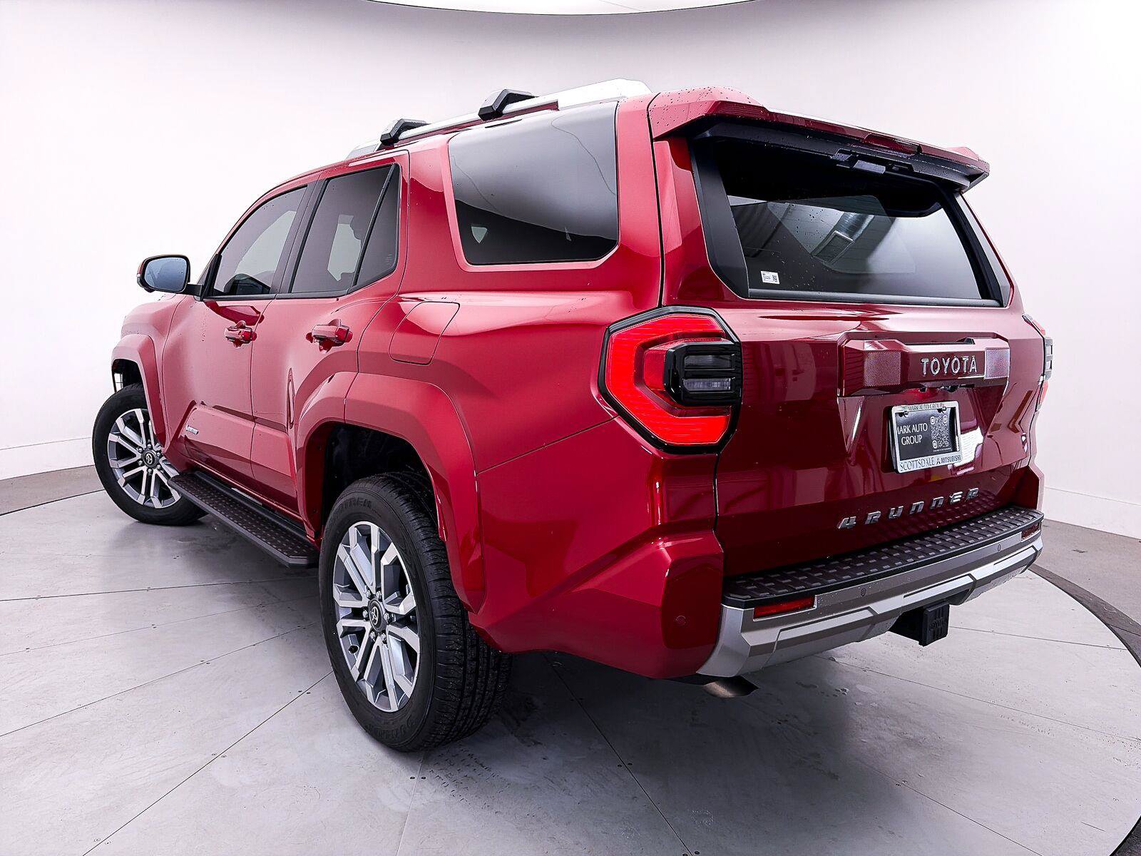 Used 2025 Toyota 4Runner Limited AWD/4WD image 2
