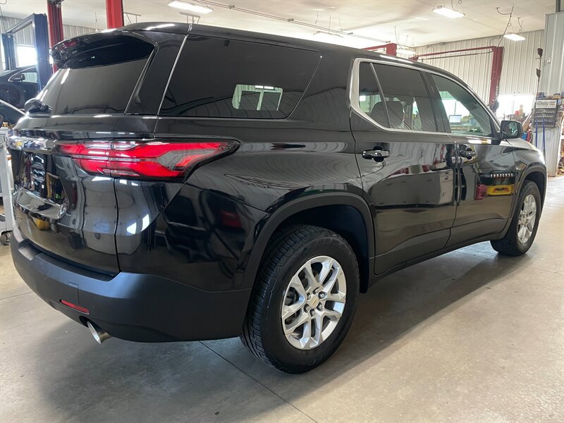 Used 2022 Chevrolet Traverse LS FWD image 7