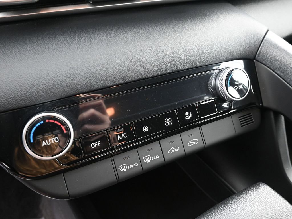 Used 2023 Hyundai Elantra SEL w/ Preferred Accessory Package FWD image 31