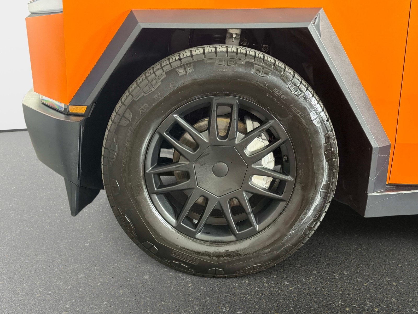 Used 2024 Tesla Cybertruck AWD Crew Cab image 19