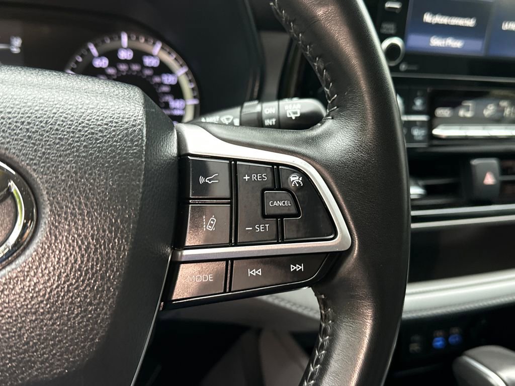 Used 2022 Toyota Highlander LE AWD/4WD image 31
