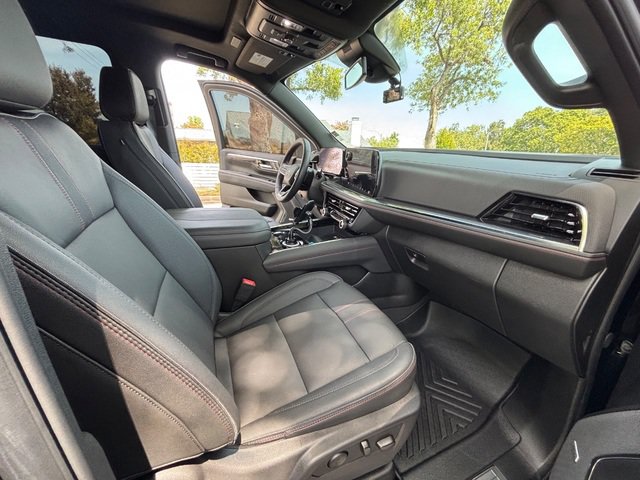 Used 2025 Chevrolet Suburban RST w/ Comfort Package AWD/4WD image 33