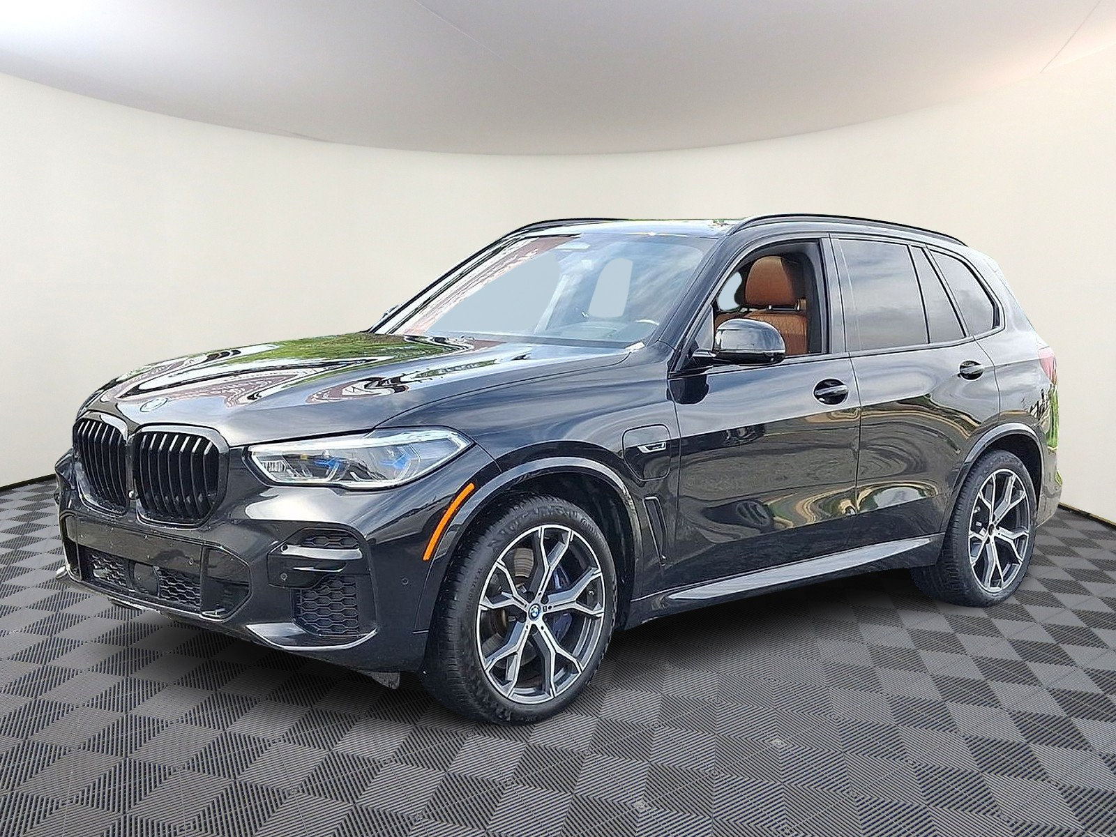 Used 2022 BMW X5 xDrive45e w/ M Sport Package AWD/4WD image 1
