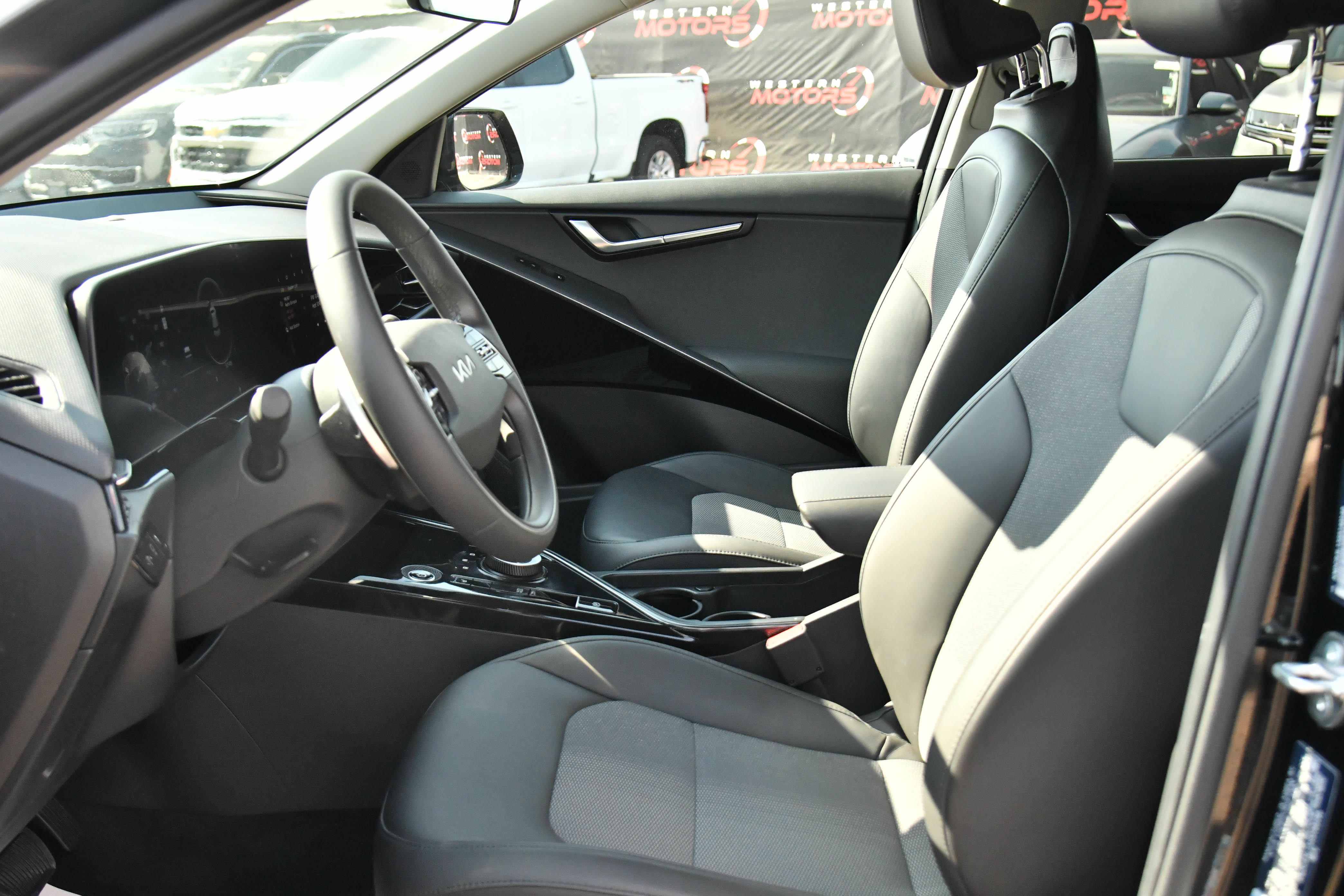 Used 2025 Kia Niro Wind FWD image 18