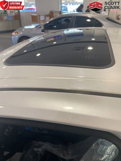 Used 2022 Toyota Prius XLE image 1