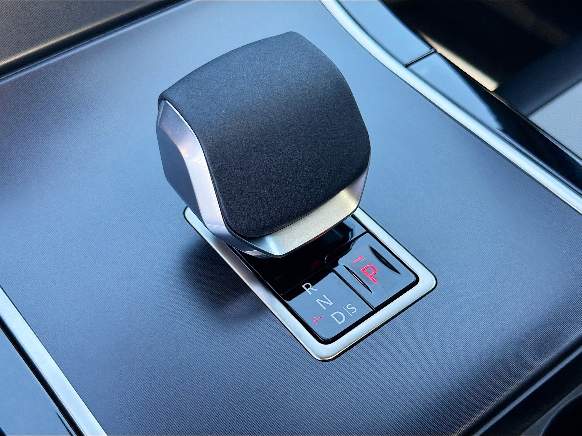 New 2026 Land Rover Range Rover Velar Dynamic SE image 28