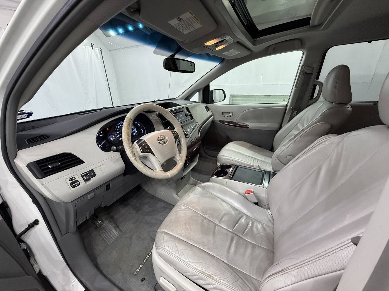Used 2011 Toyota Sienna XLE FWD image 13