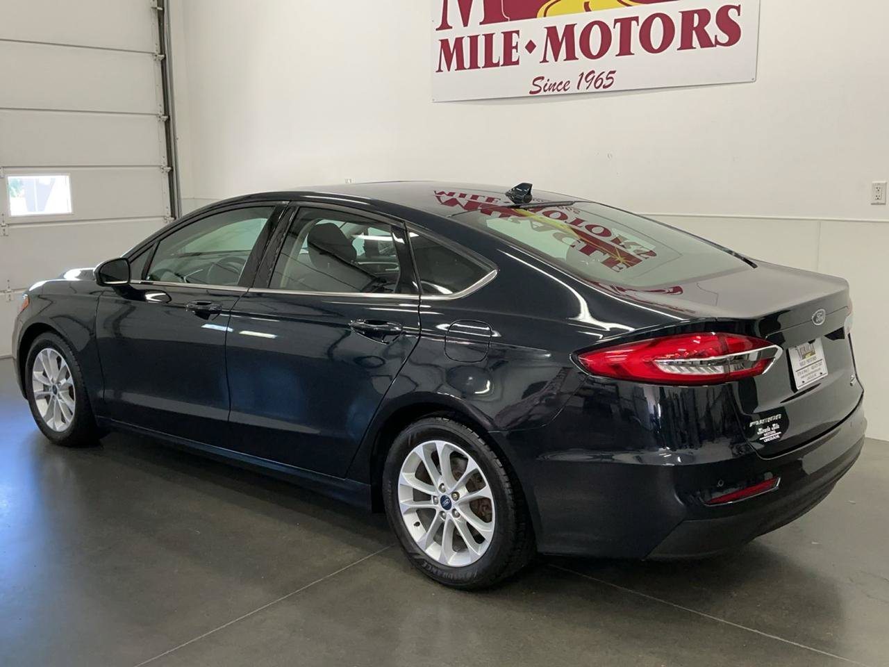 Used 2020 Ford Fusion SE FWD image 4