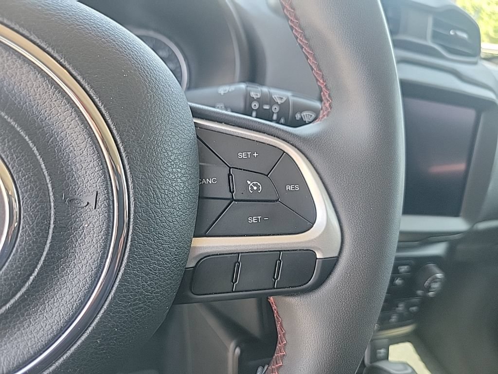 Used 2023 Jeep Renegade Trailhawk AWD/4WD image 25