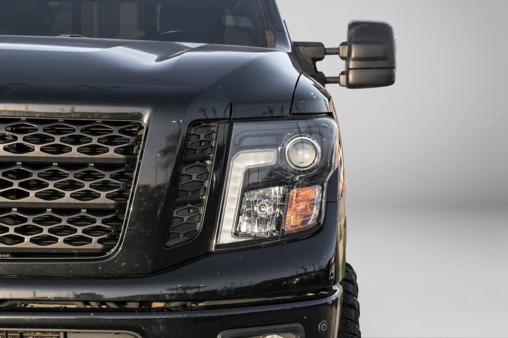 Used 2018 Nissan Titan SV w/ SV Convenience Package image 48
