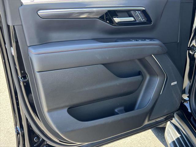 Used 2025 Chevrolet Suburban RST w/ Comfort Package AWD/4WD image 18