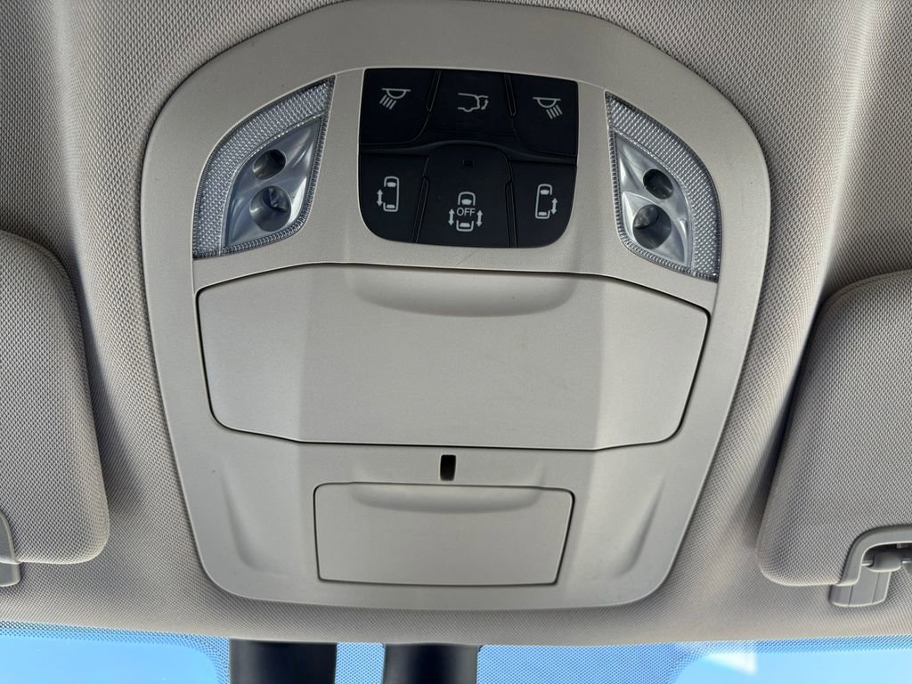 Used 2023 Chrysler Pacifica Touring-L FWD image 34