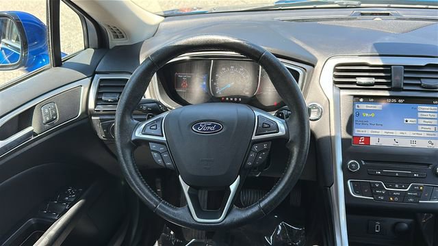 Certified 2017 Ford Fusion SE w/ Fusion SE Technology Package FWD image 23