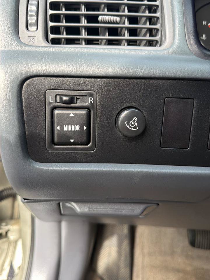 Used 2000 Toyota Camry CE FWD image 40