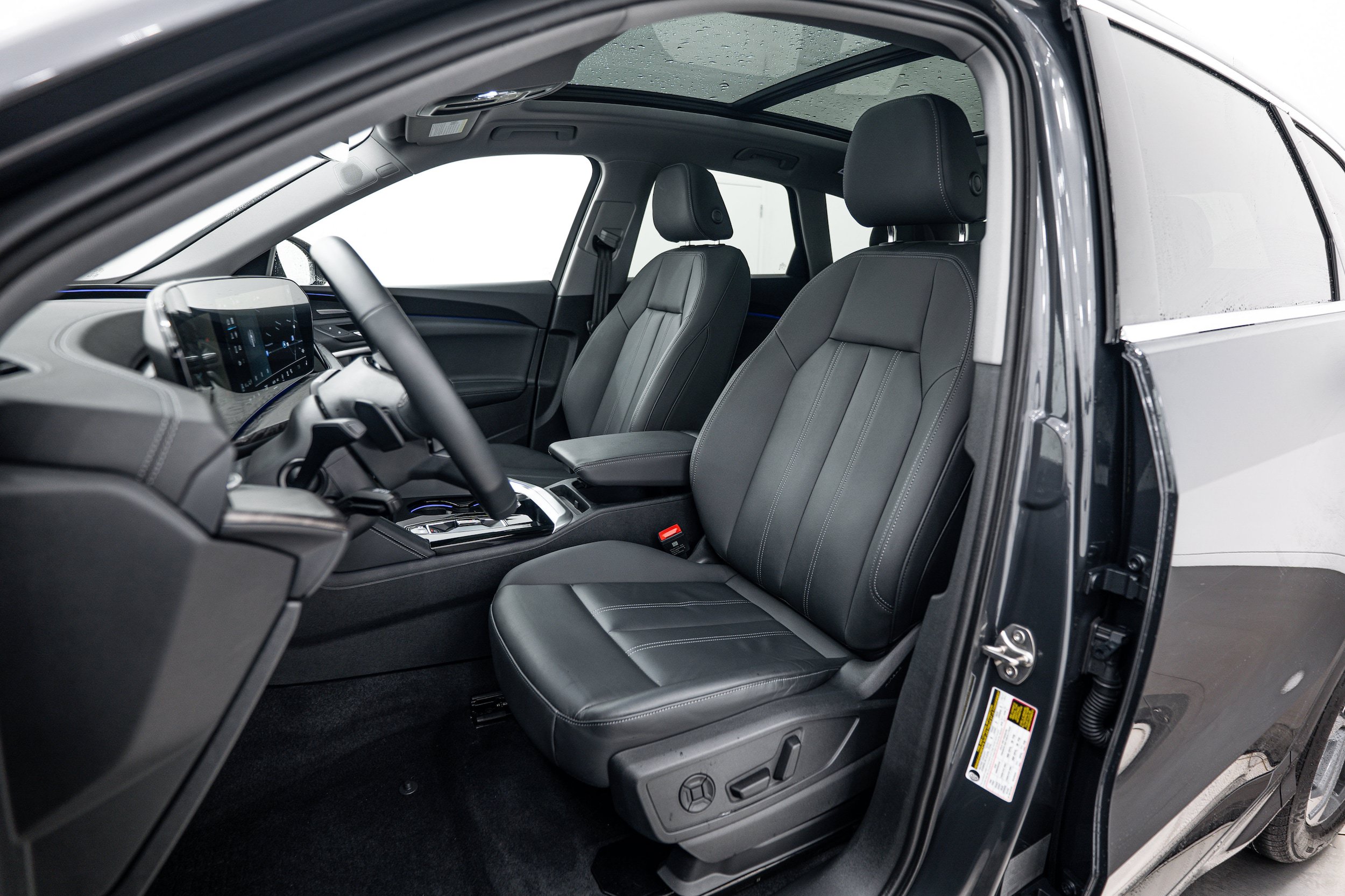 Used 2025 Audi Q5 Premium Plus w/ Premium Plus AWD/4WD image 11