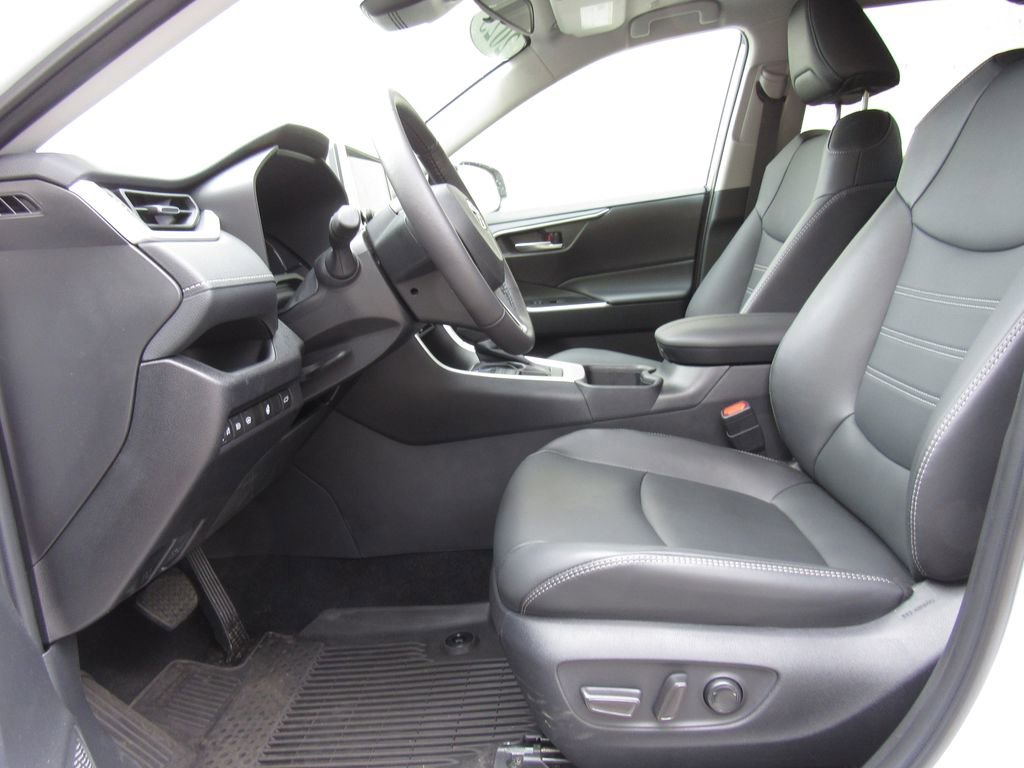 Used 2025 Toyota RAV4 XLE Premium w/ Weather Package AWD/4WD image 10