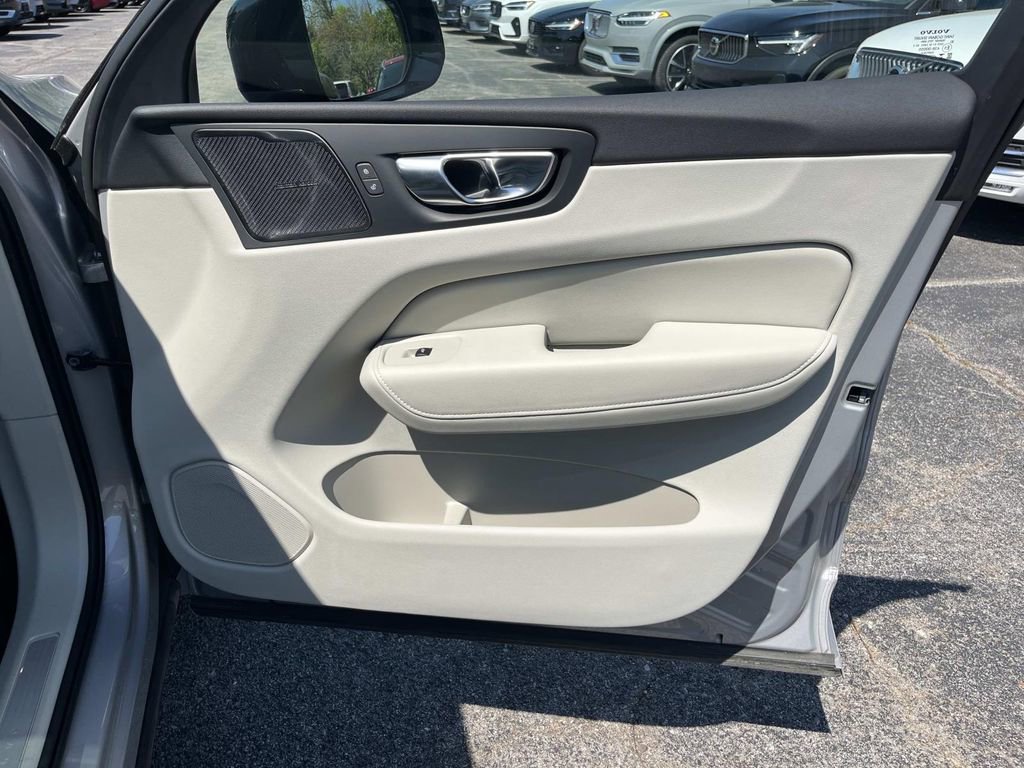 Certified 2025 Volvo XC60 T8 Plus w/ Protection Package Premier image 22