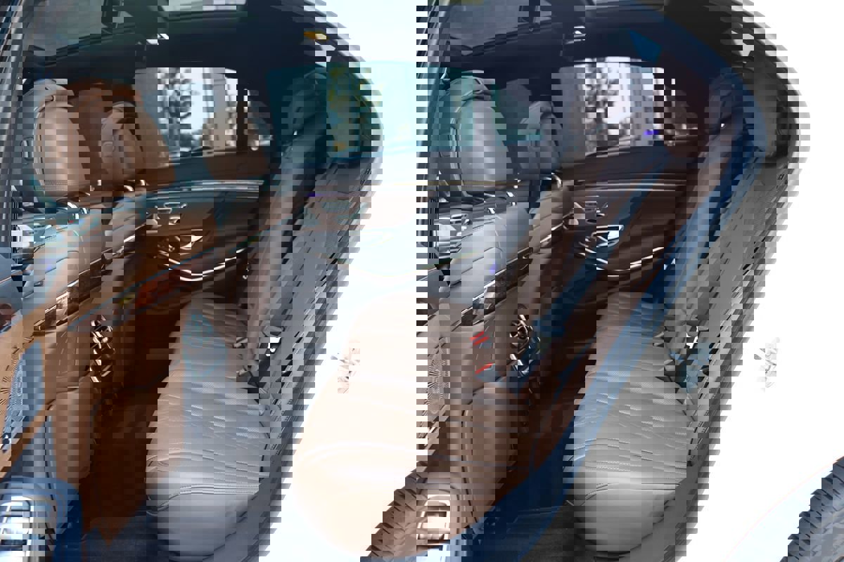 Used 2018 Mercedes-Benz S 560 4MATIC Sedan image 40