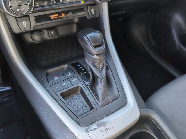 Used 2020 Toyota RAV4 XLE image 19