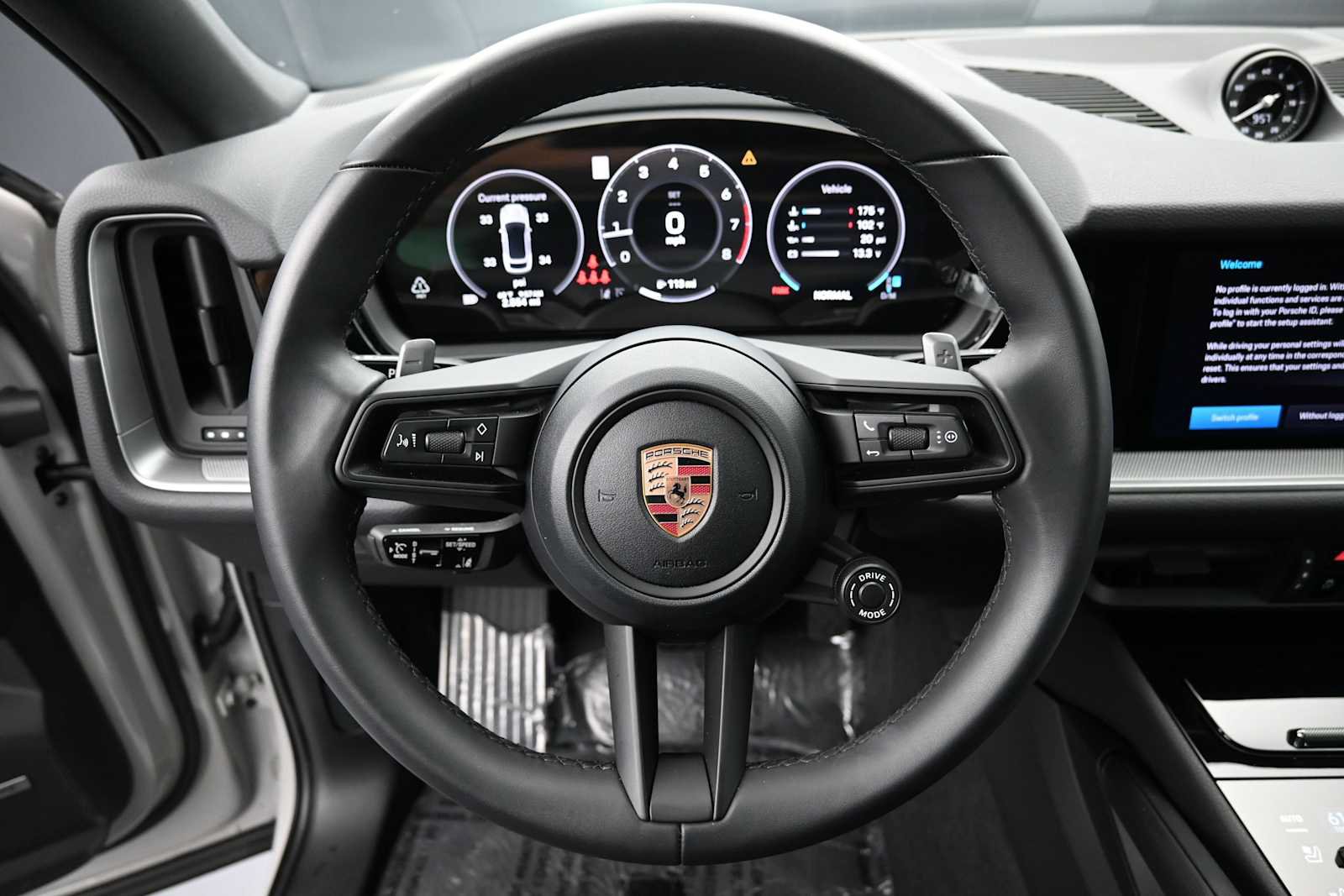 Certified 2026 Porsche Cayenne Coupe AWD/4WD image 9