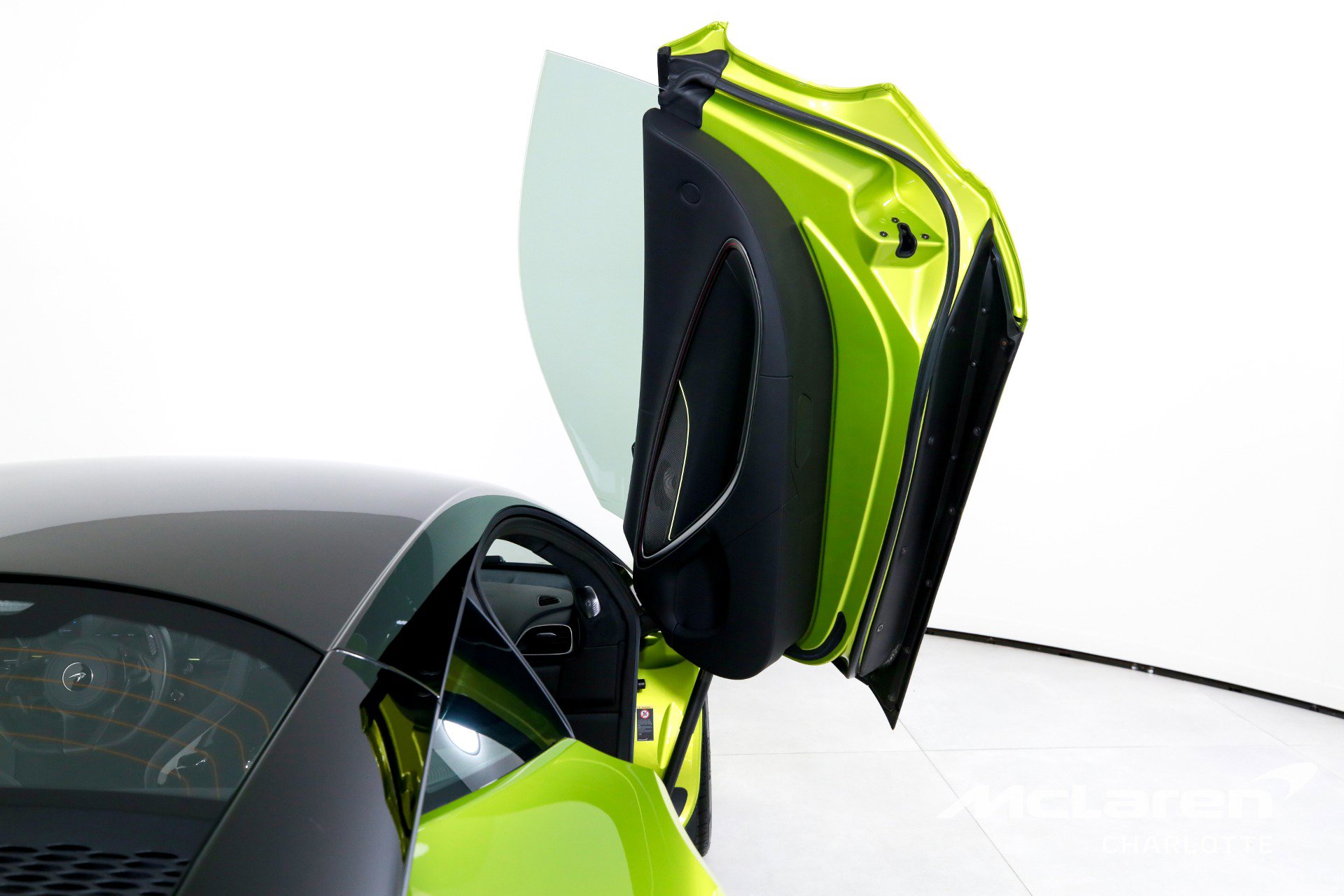 Used 2023 McLaren Artura image 17