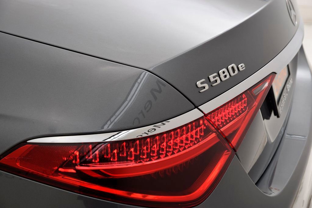 Used 2025 Mercedes-Benz S 580e 4MATIC Sedan image 12