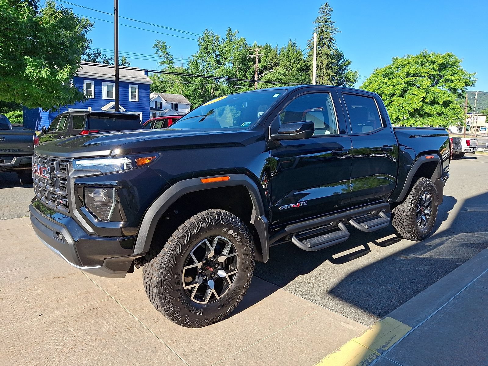 Used 2026 GMC Canyon AT4X AWD/4WD image 3