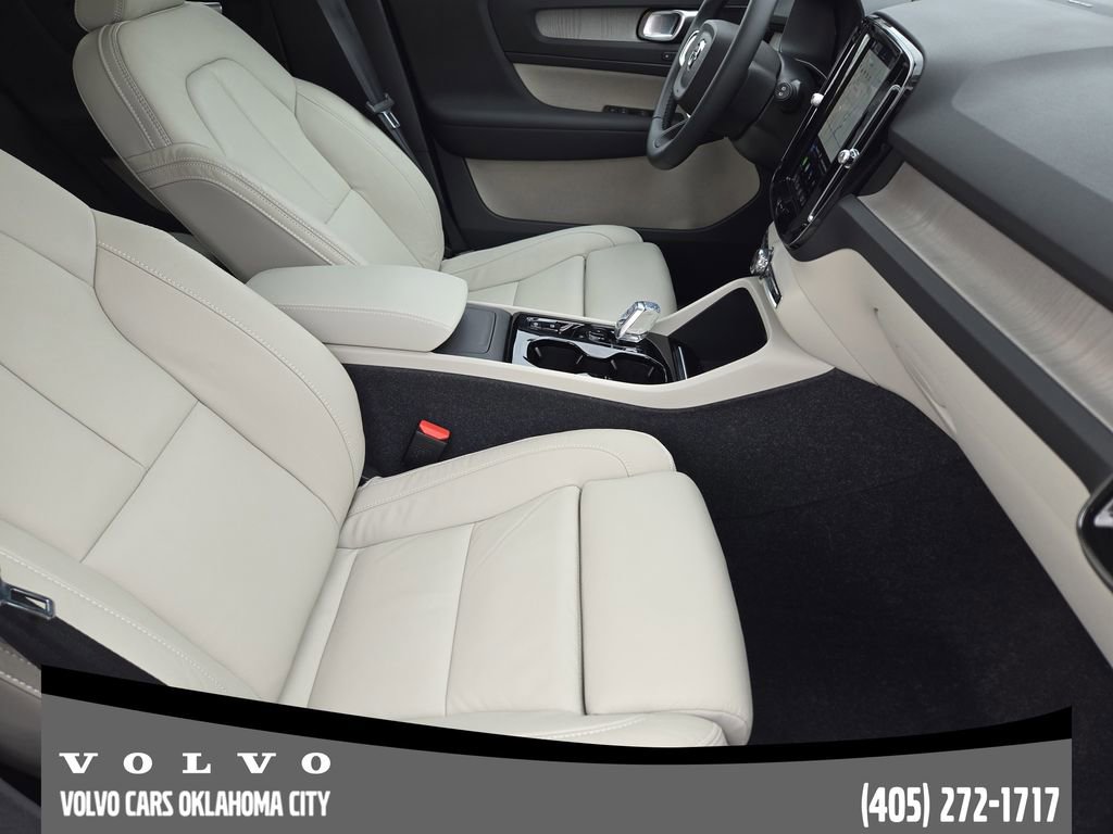 Certified 2023 Volvo XC40 B5 Ultimate w/ Protection Package Premier image 13
