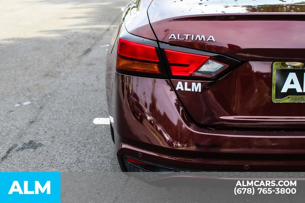 Used 2025 Nissan Altima 2.5 SV FWD image 12