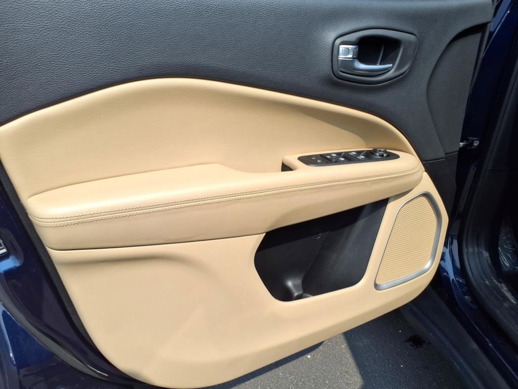 Used 2018 Jeep Compass Sport image 11