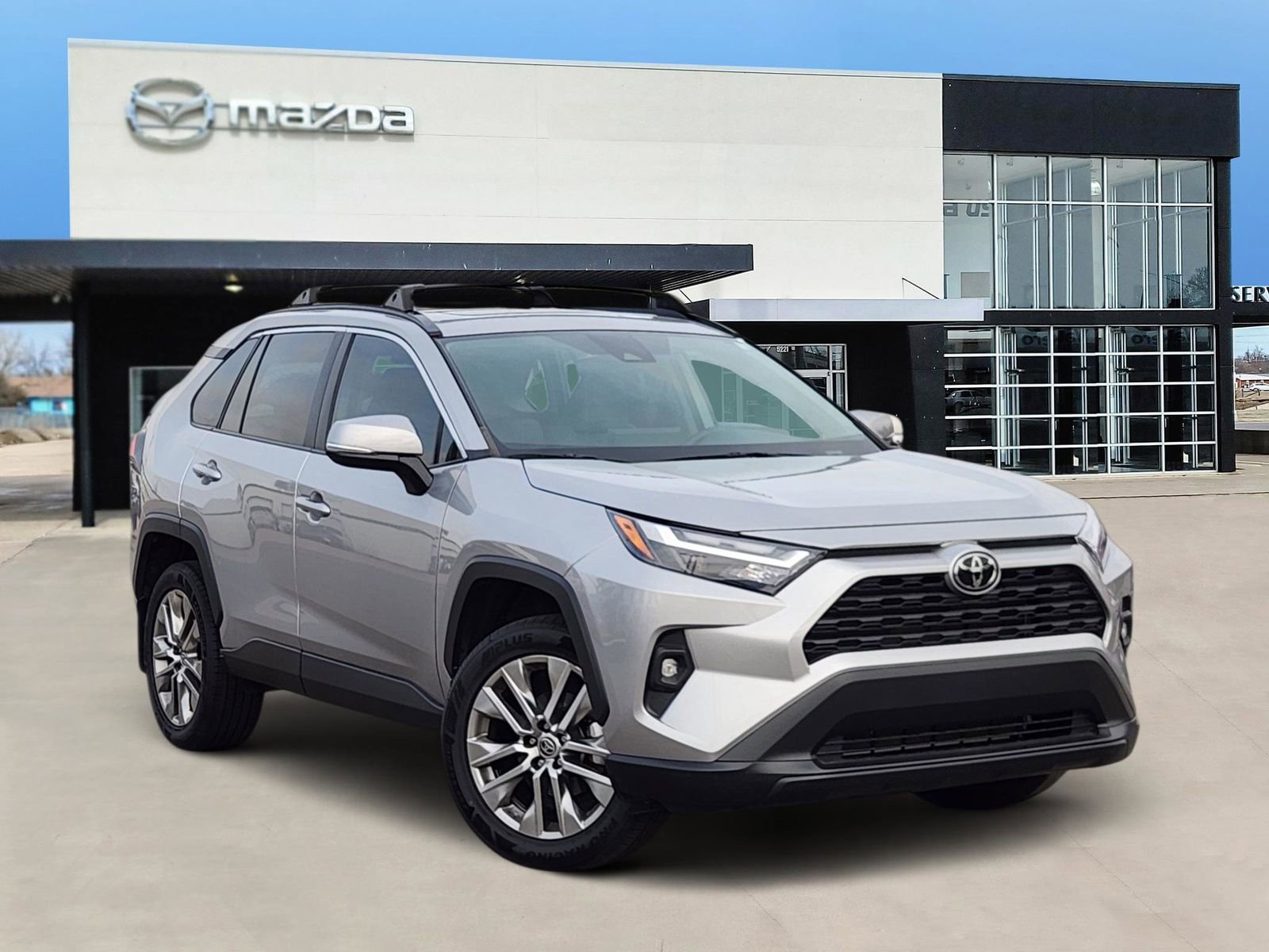 Used 2023 Toyota RAV4 XLE Premium image 1
