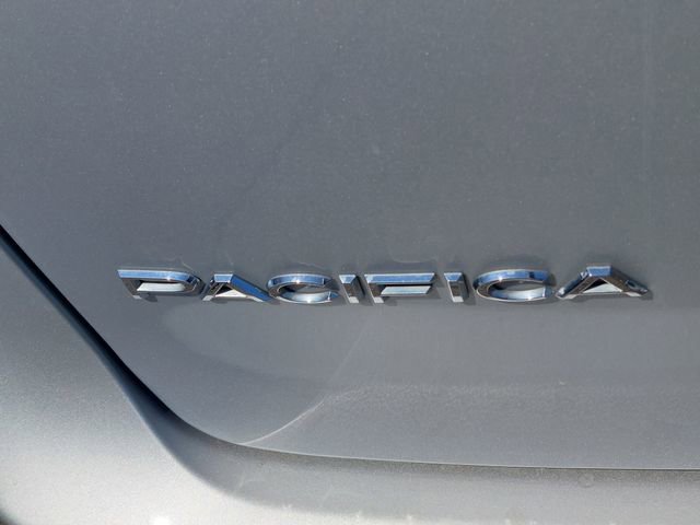 Used 2023 Chrysler Pacifica Touring-L image 41