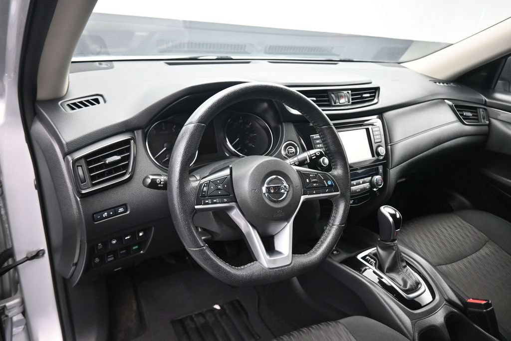 Used 2020 Nissan Rogue SV w/ Premium Package AWD/4WD image 13