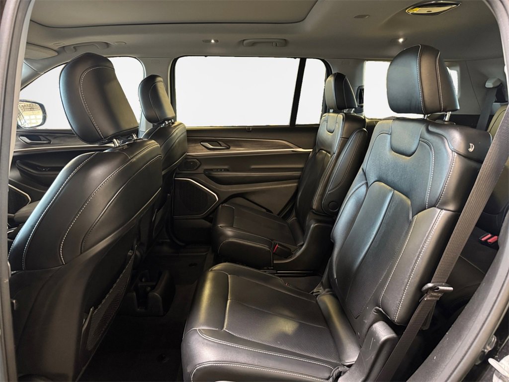 Used 2022 Jeep Grand Cherokee L Limited w/ Luxury Tech Group II image 24