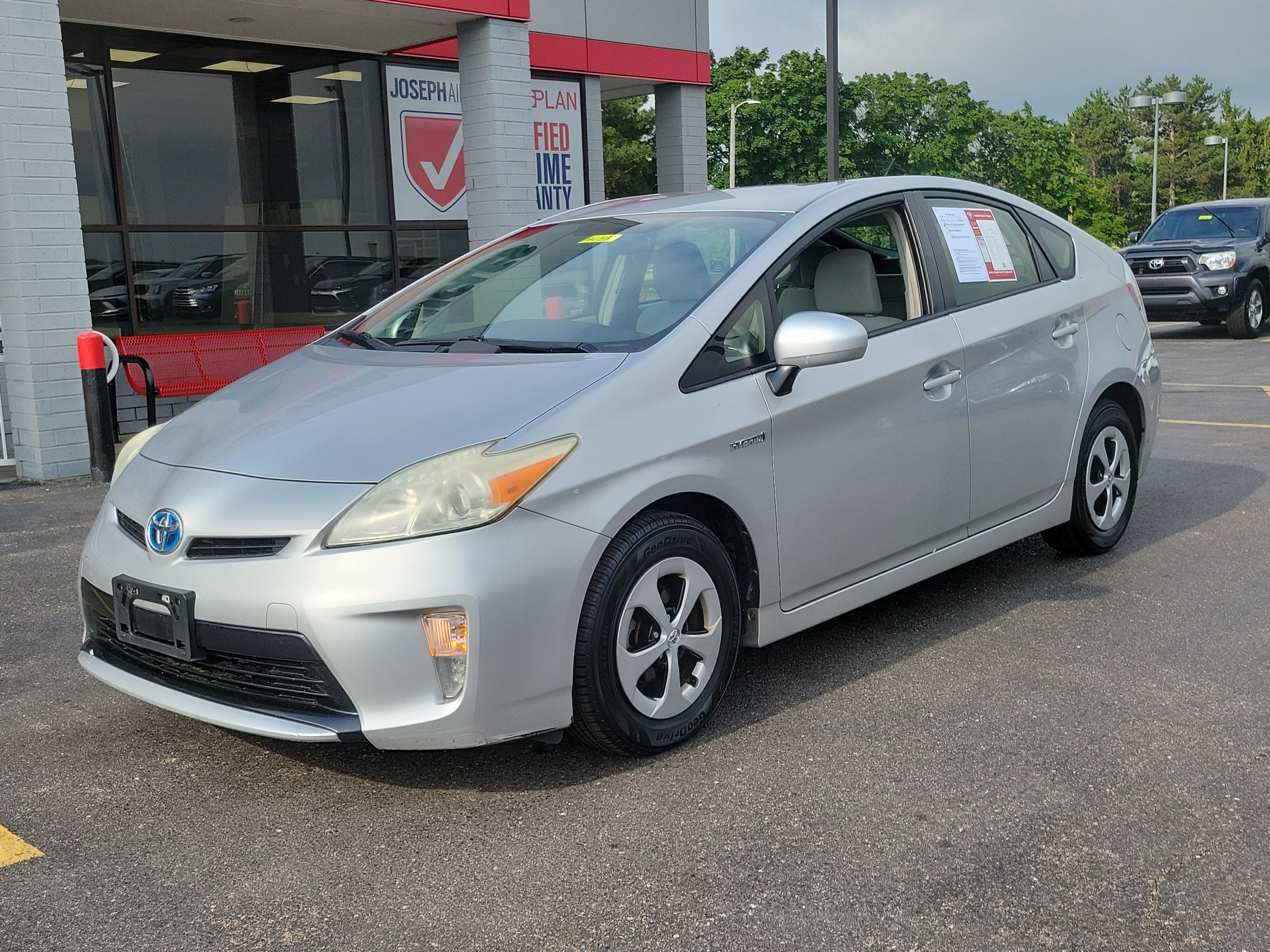 Used 2014 Toyota Prius Three FWD image 2