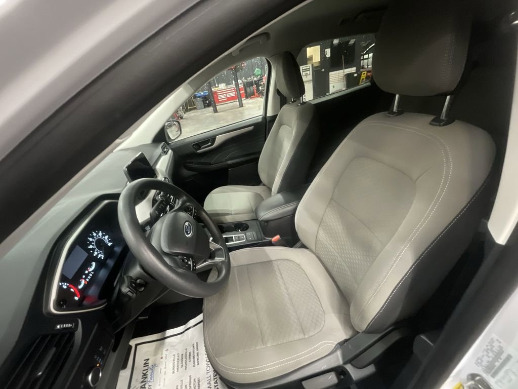 Used 2022 Ford Escape SE image 11
