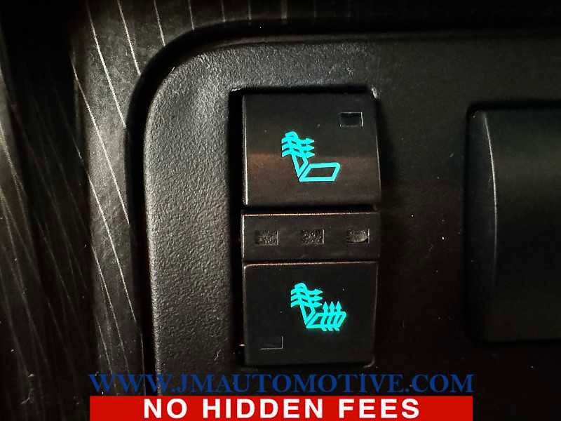 Used 2017 Chevrolet Traverse LT image 33