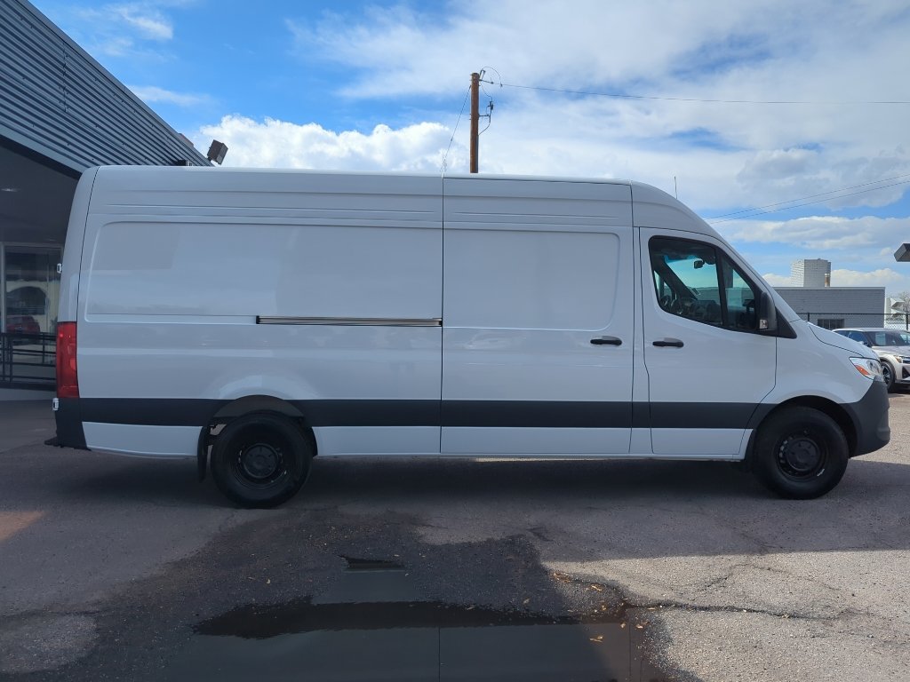 Used 2025 Mercedes-Benz Sprinter 2500 image 8