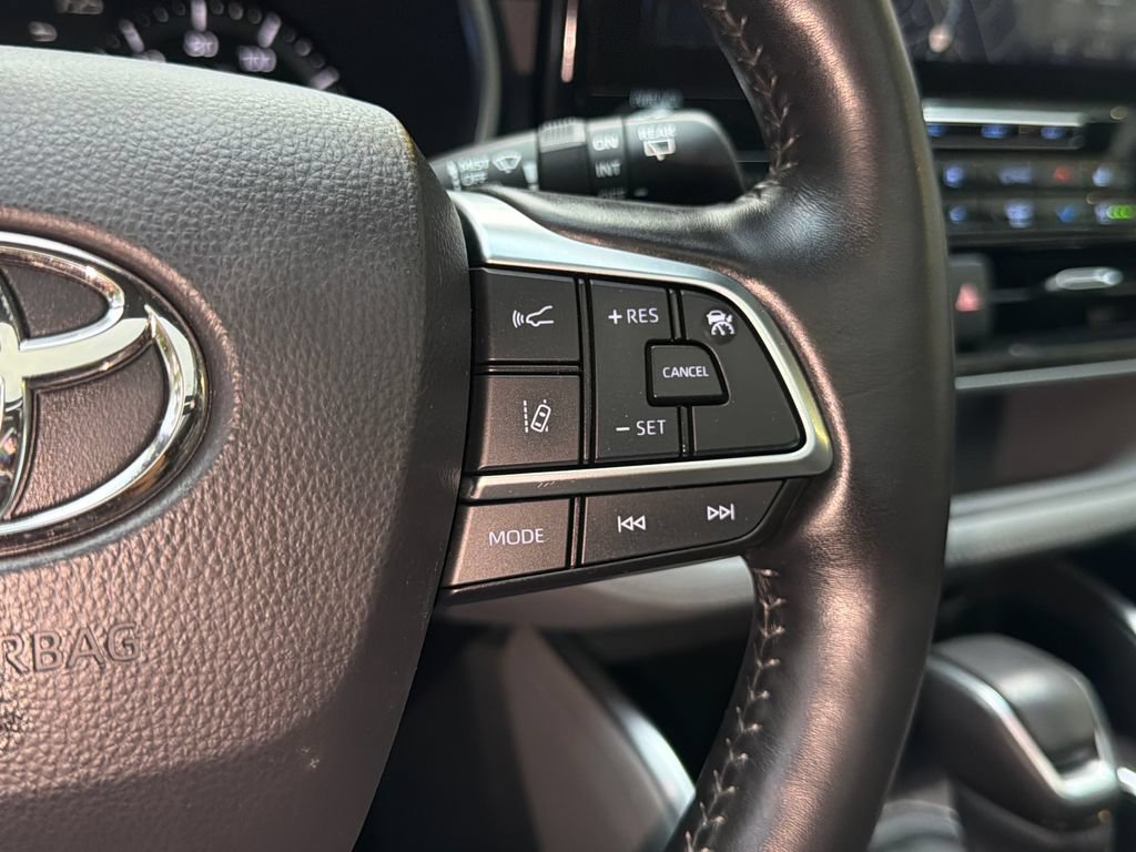 Used 2021 Toyota Highlander Platinum AWD/4WD image 24