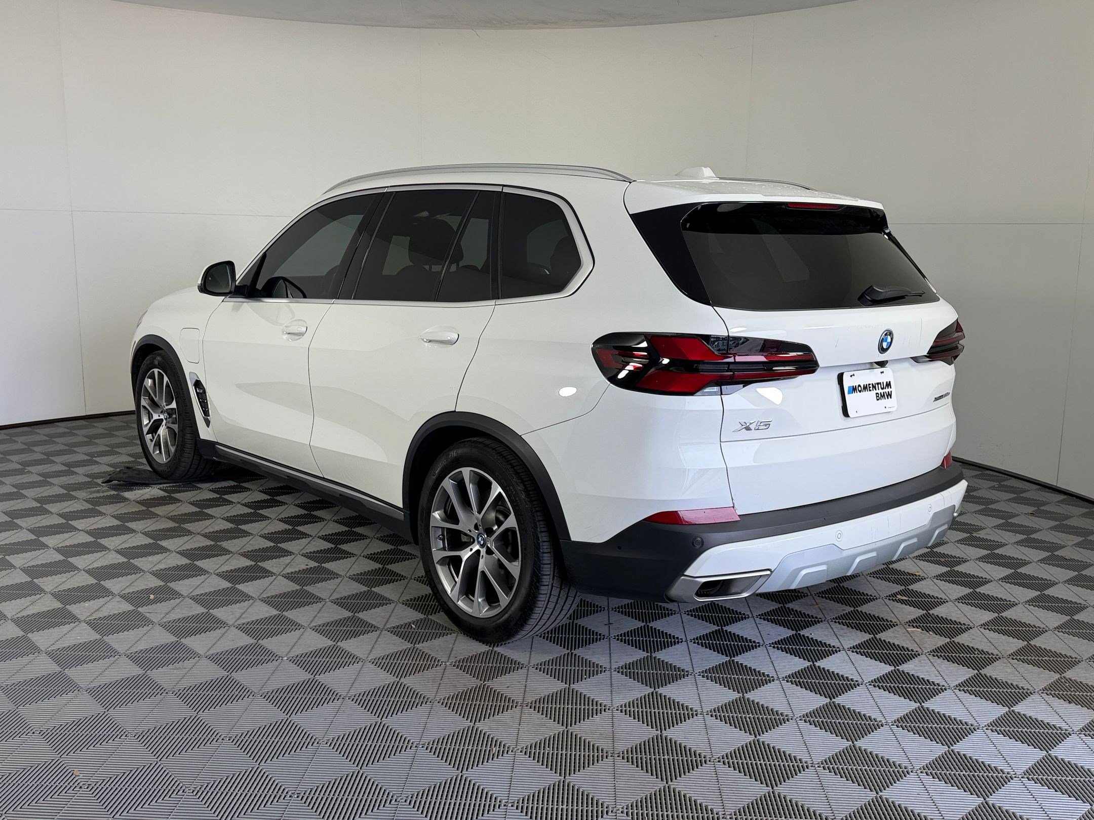 Certified 2024 BMW X5 xDrive50e w/ Parking Assistance Package image 3