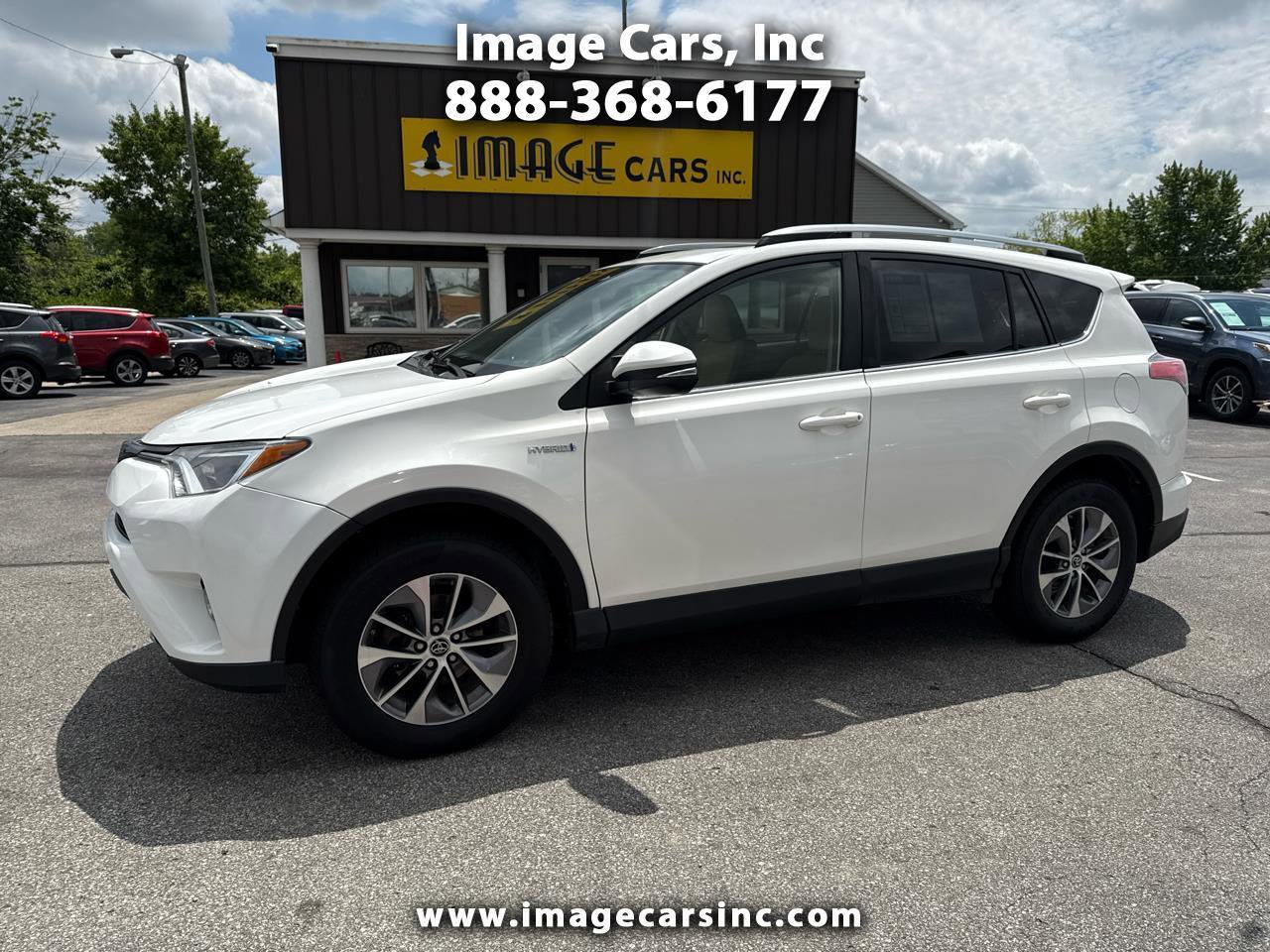 Used 2018 Toyota RAV4 XLE image 1