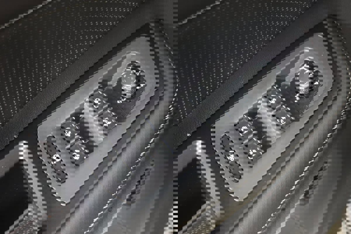 Used 2024 Volkswagen Atlas SEL Premium R-Line image 25