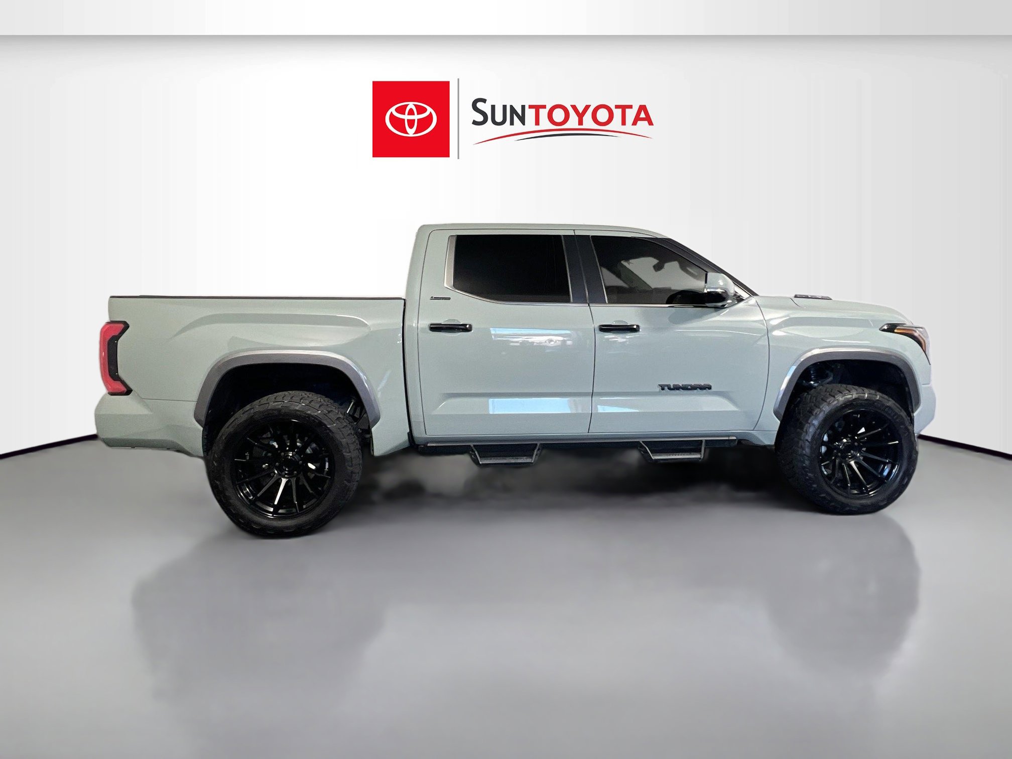 Used 2024 Toyota Tundra Limited image 2