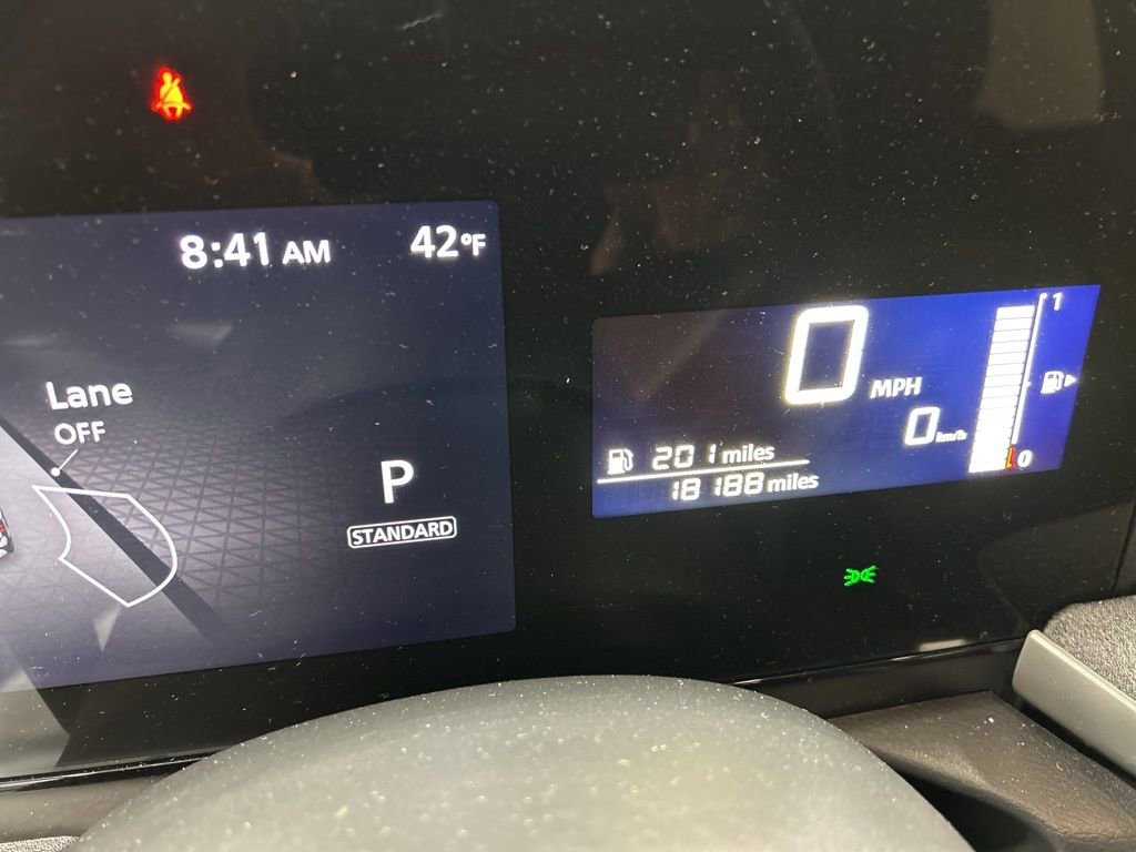 Used 2025 Nissan Kicks SV image 3