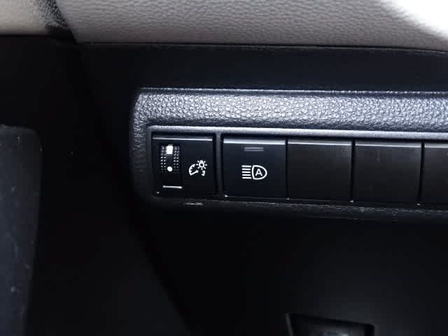 Used 2021 Toyota Corolla LE FWD image 39