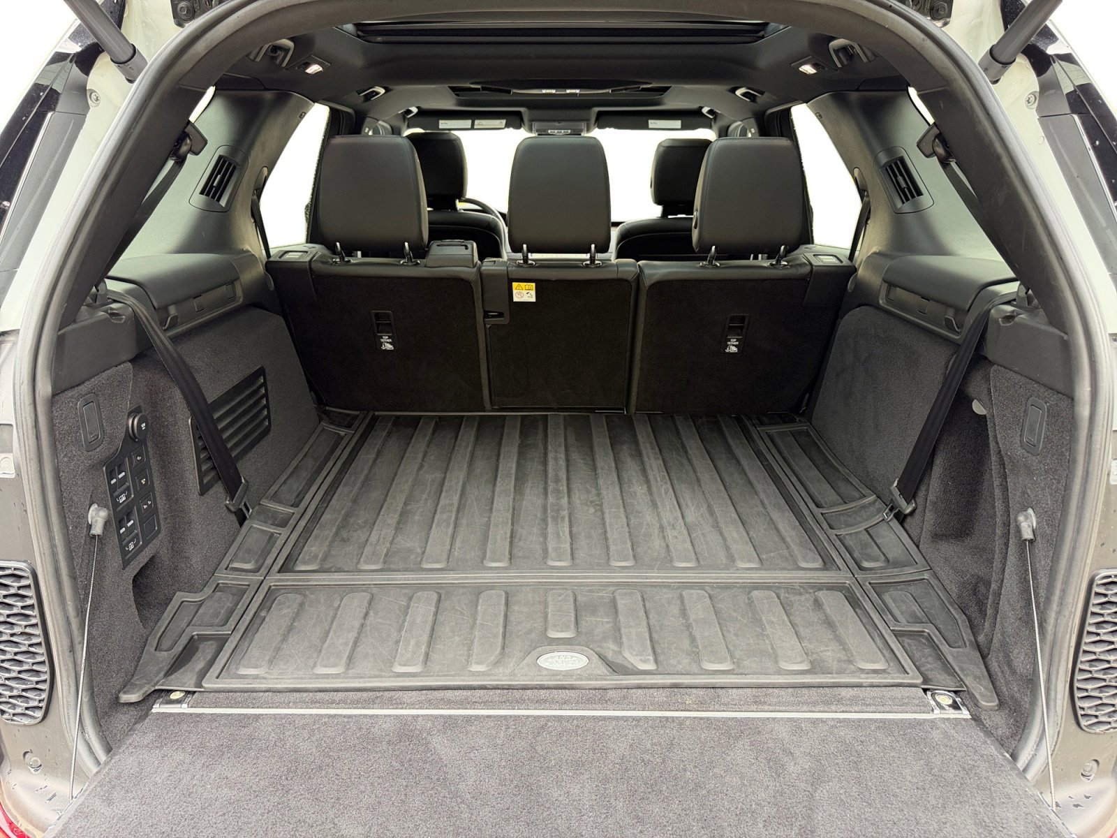 Used 2019 Land Rover Discovery HSE AWD/4WD image 25