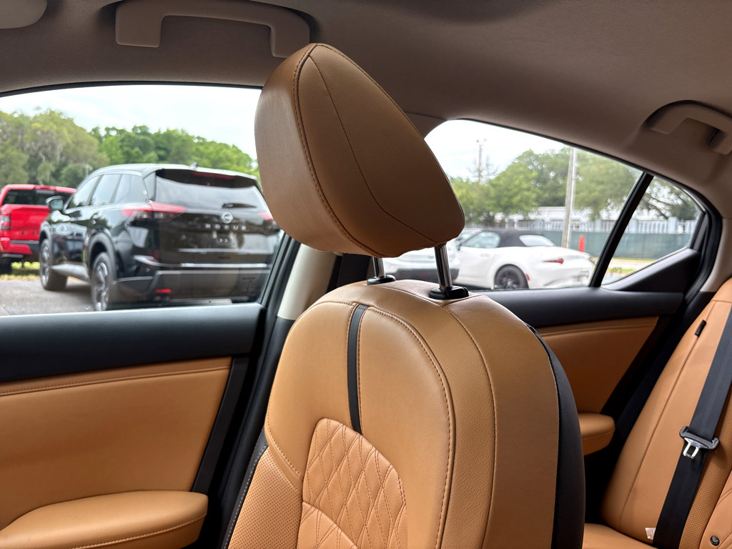 Used 2023 Nissan Sentra SV w/ SV Premium Package FWD image 6
